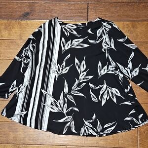 Roz & Ali Black and White Leaf Print Blouse